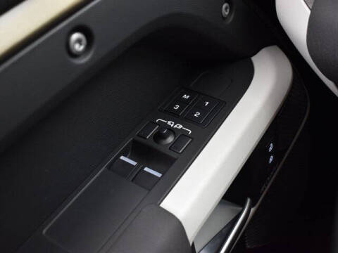 2023 Land Rover Defender 90 SE