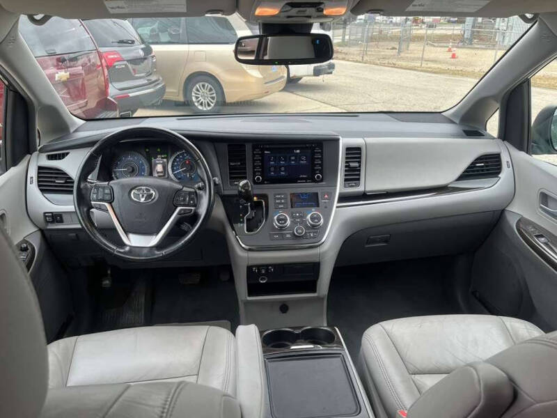 2019 Toyota Sienna XLE 8-Passenger