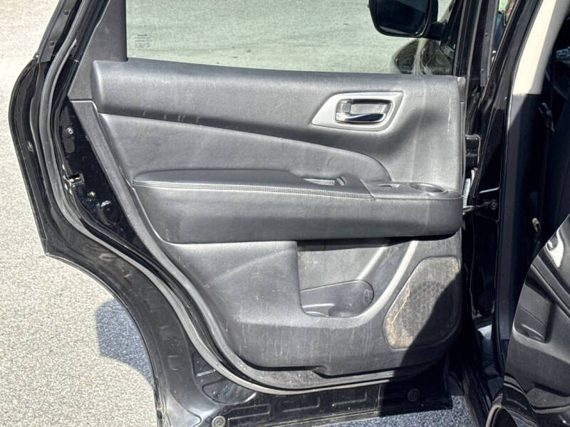 2020 Nissan Pathfinder S