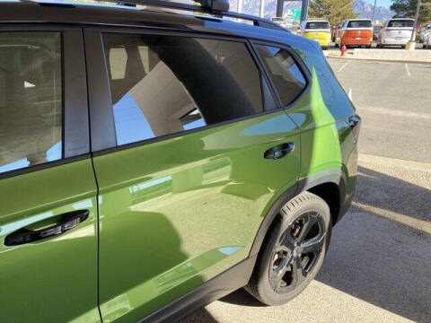 2025 Volkswagen Taos SE Black 4Motion