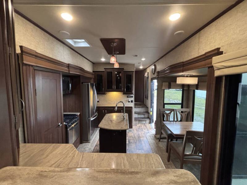 2017 Forest River Sandpiper 389RD