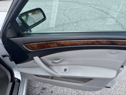 2009 BMW 5 Series 528i