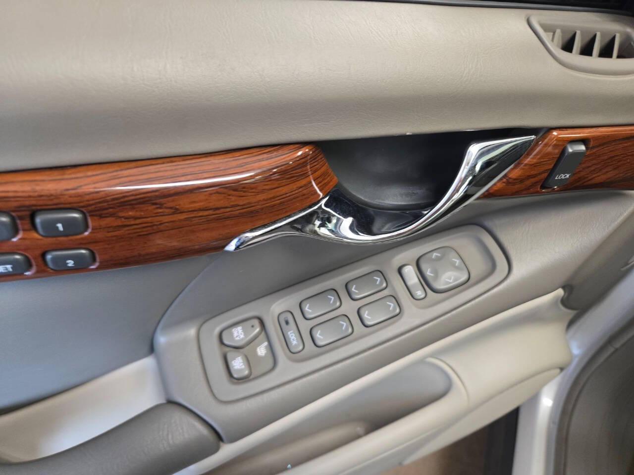 2002 Cadillac DeVille 61