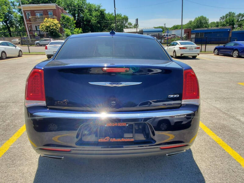 2017 Chrysler 300 Limited
