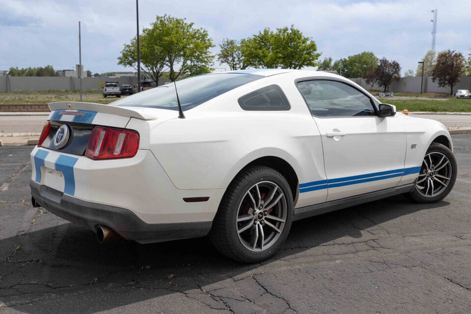 Image 3 of 2010 Ford Mustang