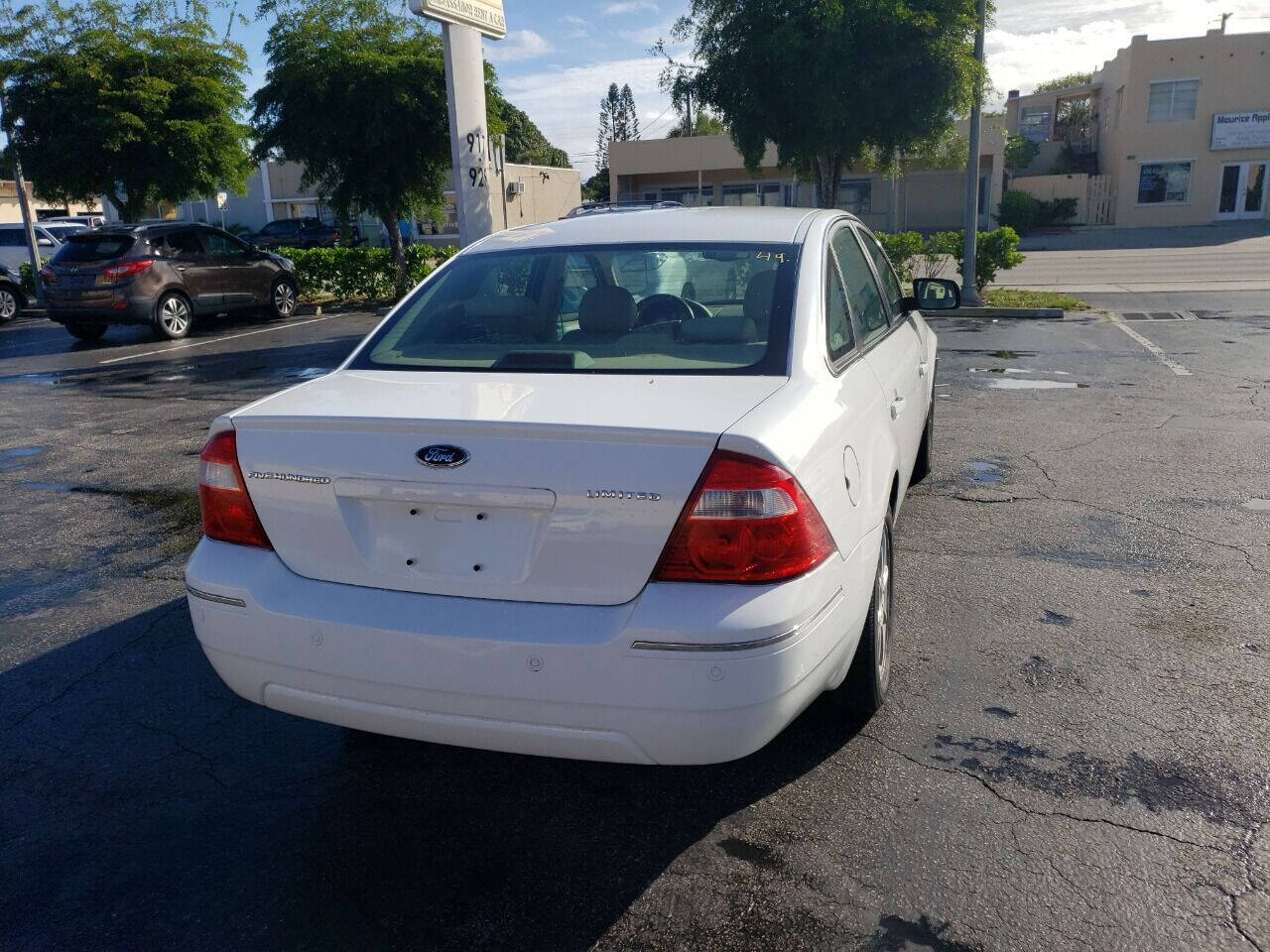 2005 FORD Five Hundred Sedan - $3,999