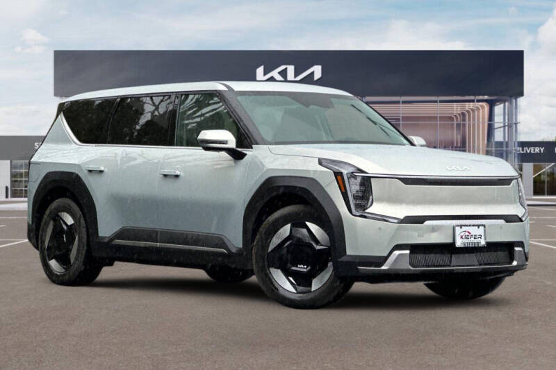 Used 2024 Kia Ev9 Light L/R with VIN KNDAB5S12R6023372 for sale in Eugene, OR