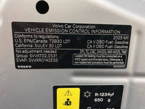 2025 Volvo XC60 B5 Core Dark Theme