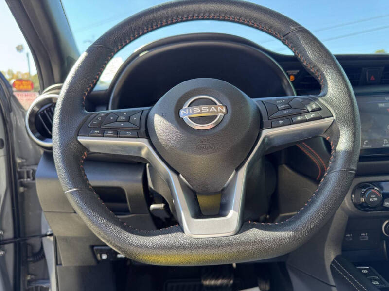 2023 Nissan Kicks SR