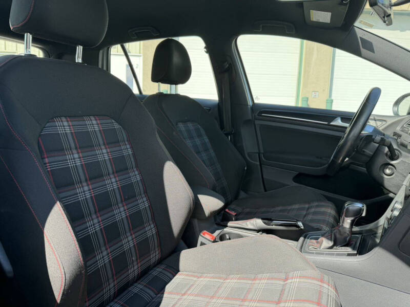 2016 Volkswagen Golf GTI S