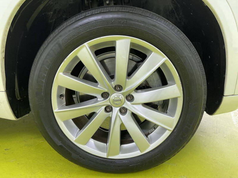 2016 Volvo XC90 T6 Momentum