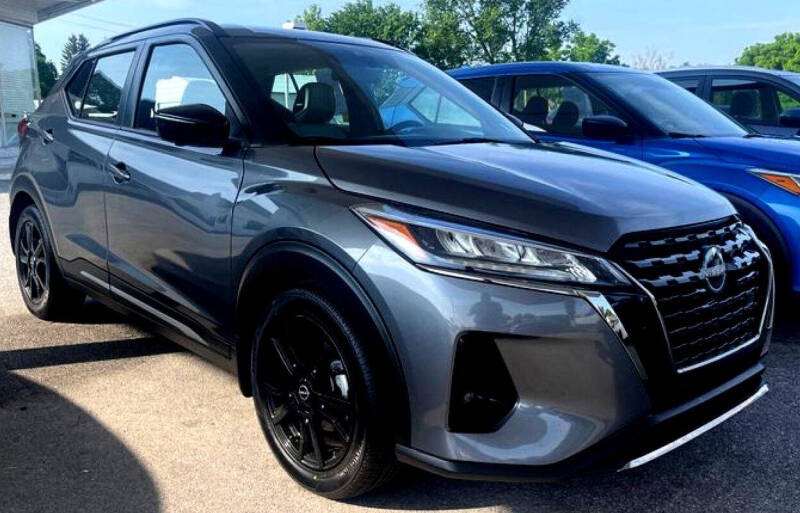 2023 Nissan Kicks SR