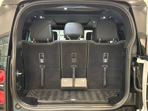 2023 Land Rover Defender 130 X-Dynamic SE