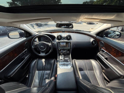 2016 Jaguar XJ R-Sport