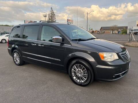 2011 Chrysler Town and Country for sale at Sinaloa Auto Sales in Salem OR