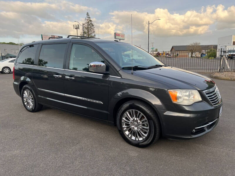 2011 Chrysler Town and Country for sale at Sinaloa Auto Sales in Salem OR