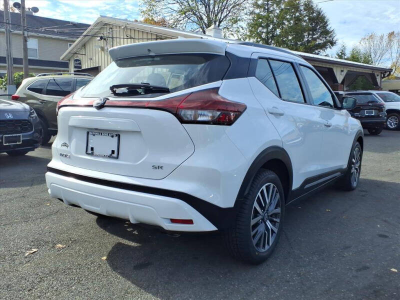 2024 Nissan Kicks SR