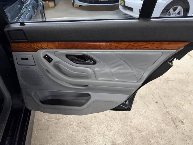 2001 BMW 7 Series 740i