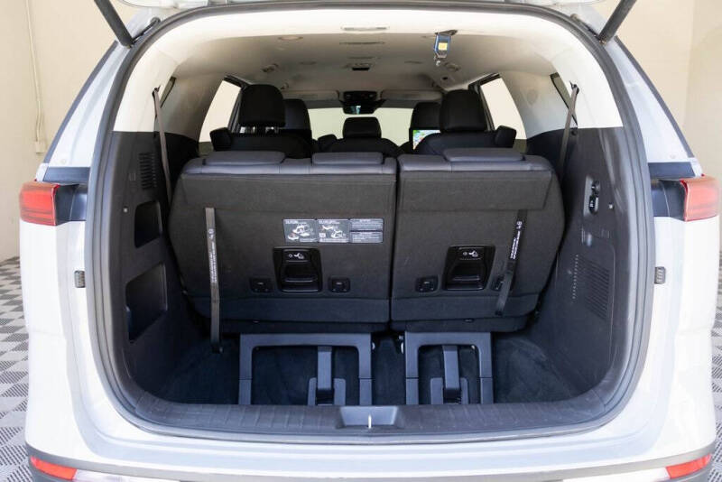 2024 Kia Carnival SX