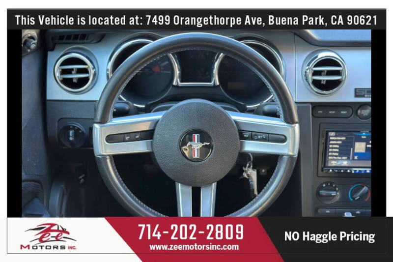 2005 Ford Mustang V6 Deluxe