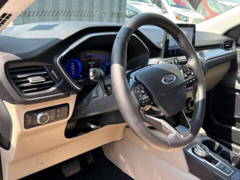 2022 Ford Escape Titanium