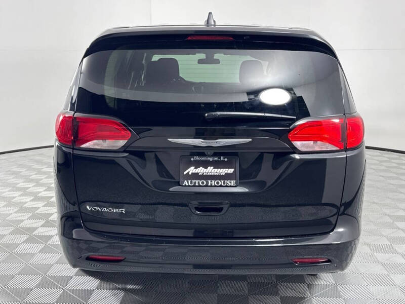 2022 Chrysler Voyager LX