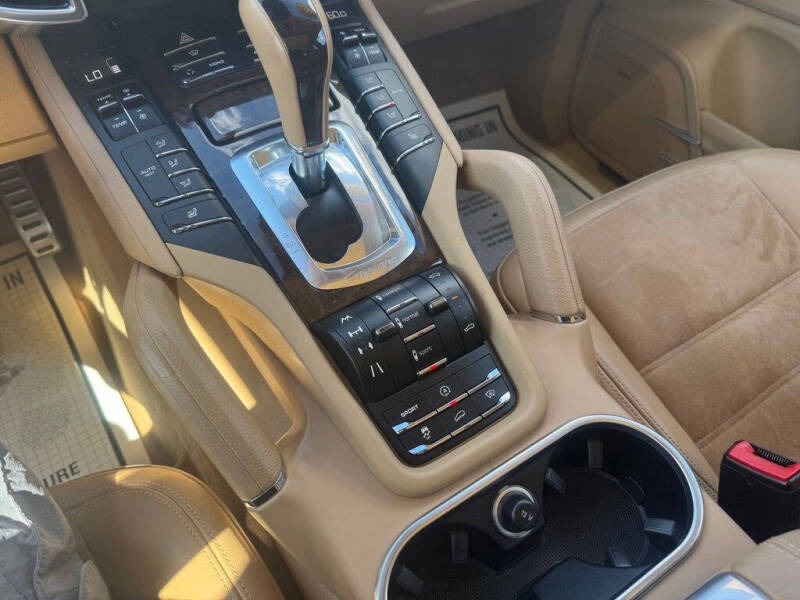 2013 Porsche Cayenne GTS