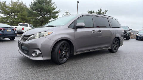 2012 Toyota Sienna SE 8-Passenger