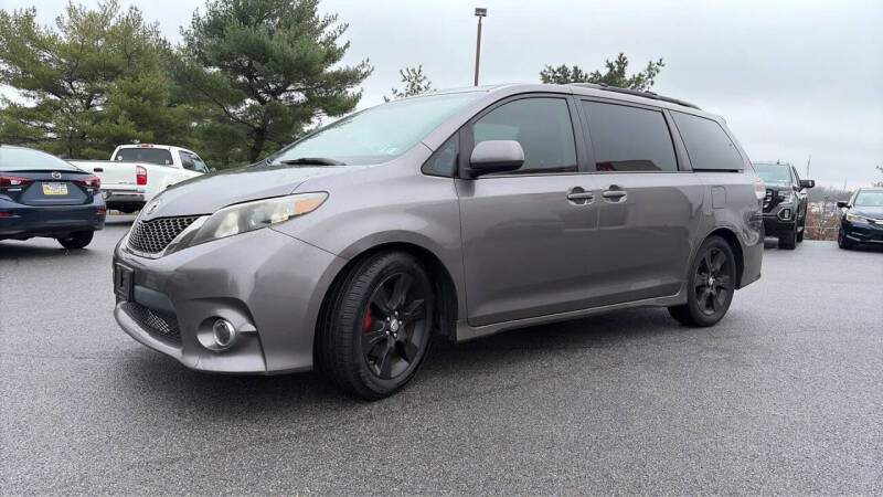 2012 Toyota Sienna SE 8-Passenger