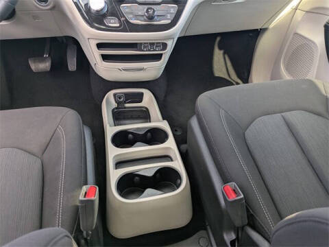 2022 Chrysler Voyager LX