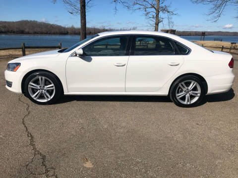 2015 Volkswagen Passat for sale at Monroe Auto's, LLC in Parsons TN