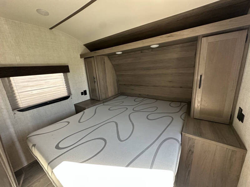 2021 Gulfstream Enlighten 27BHS