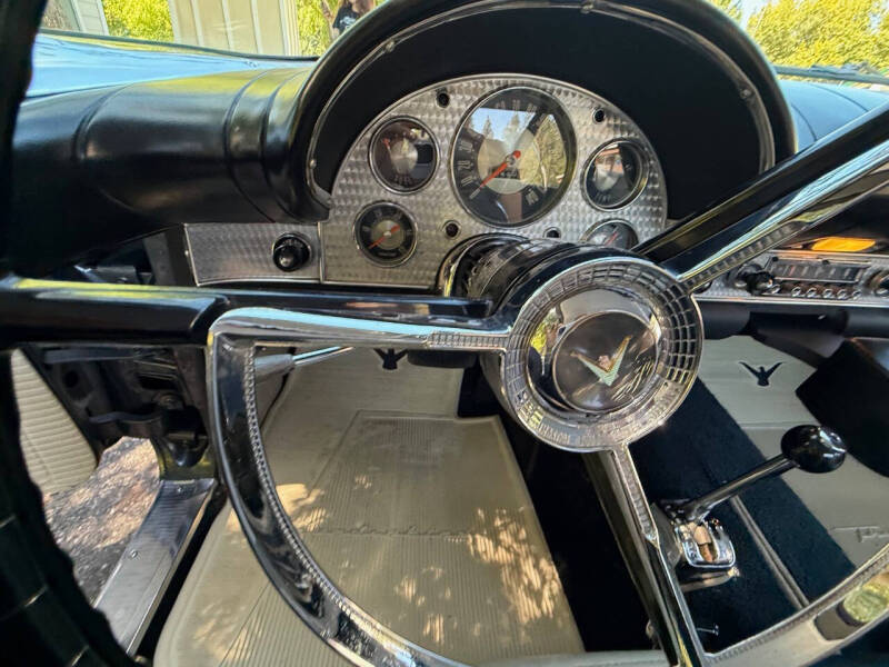 1957 Ford Thunderbird