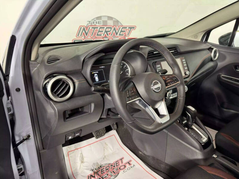 2025 Nissan Versa SR