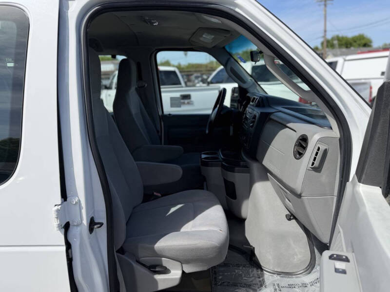 2012 Ford E-Series E-350 SD XLT