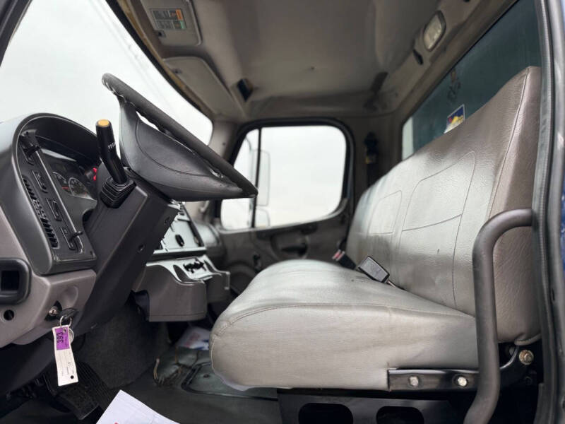 2008 Freightliner M2 106