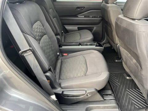 2023 Nissan Pathfinder SV