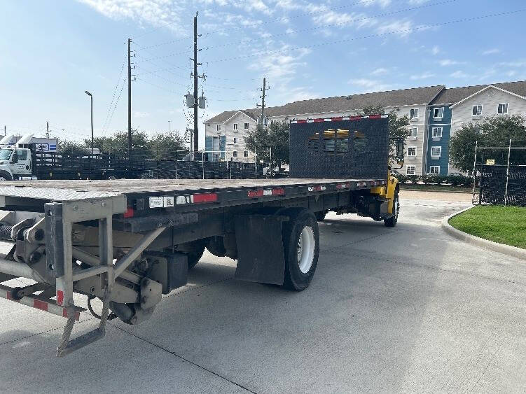 2019 Freightliner M2 106