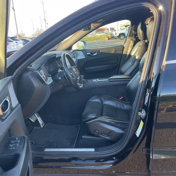 2018 Volvo XC60 T5 R-Design