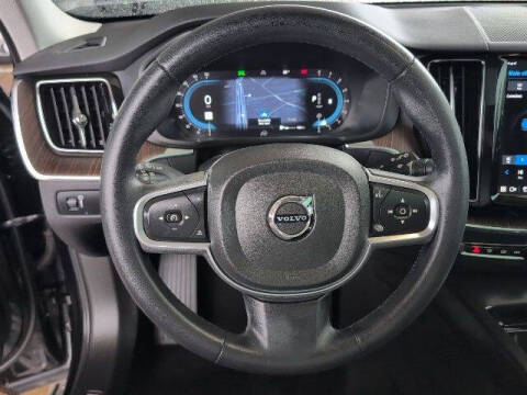 2022 Volvo XC60 B5 Momentum