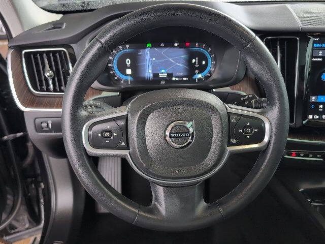 2022 Volvo XC60 B5 Momentum