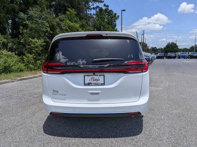 2027 Chrysler Pacifica Select