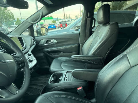 2022 Chrysler Pacifica Touring L