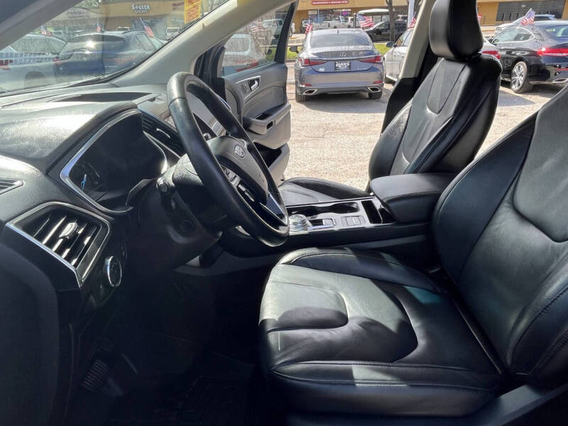 2020 Ford Edge Titanium
