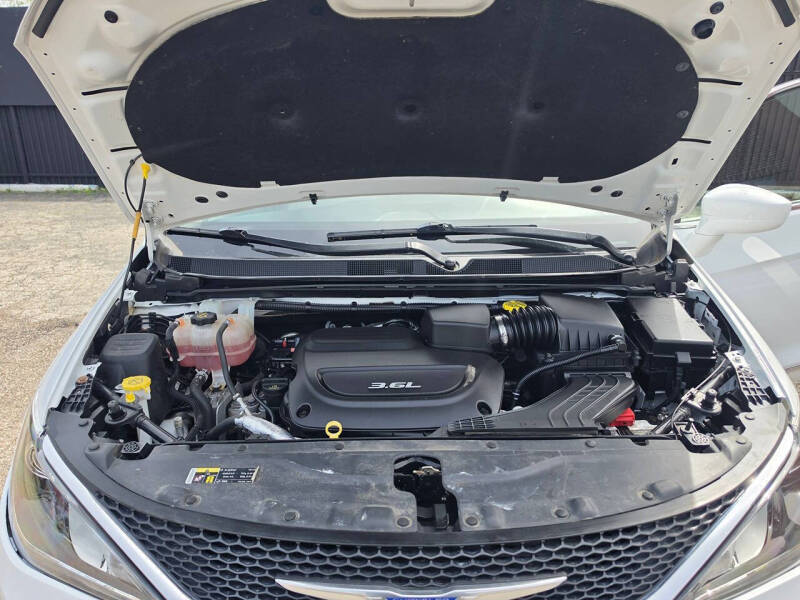 2017 Chrysler Pacifica Touring-L