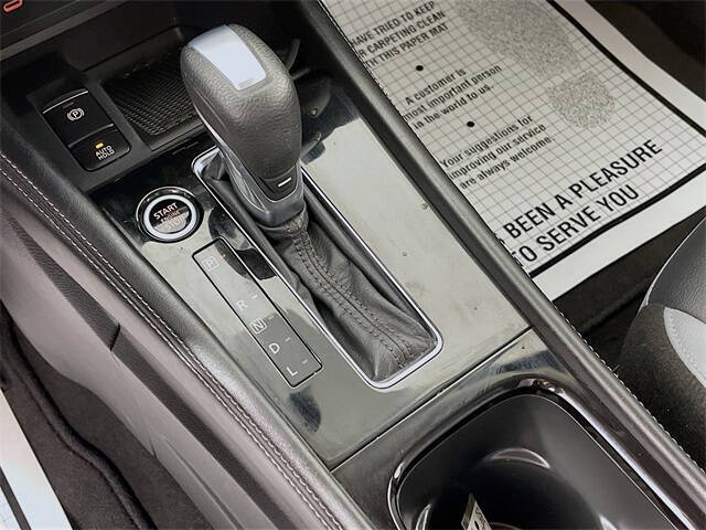 2022 Nissan Kicks SR