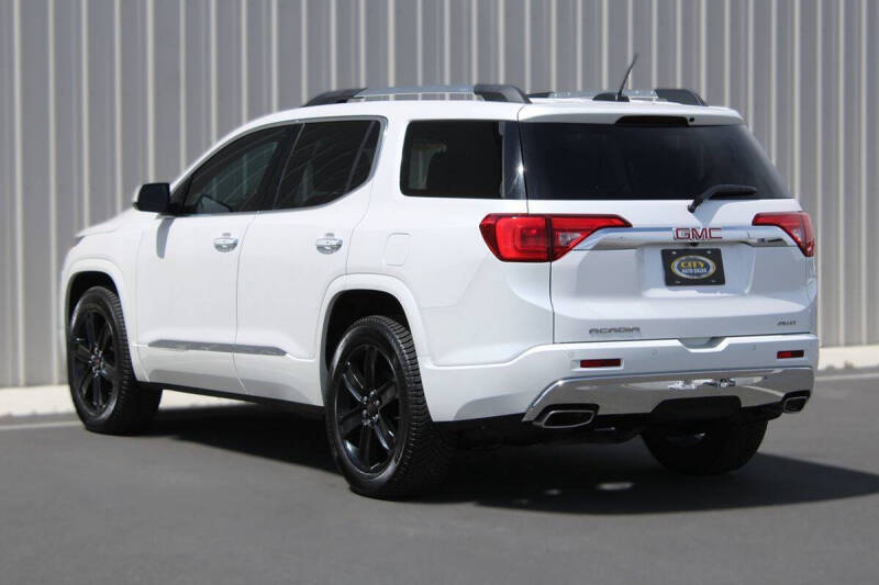 2017 GMC Acadia Denali