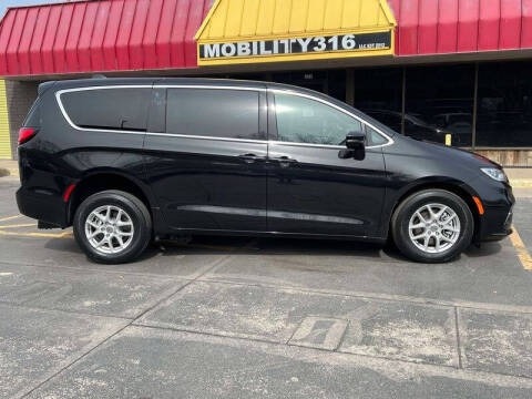 2024 Chrysler Pacifica Touring