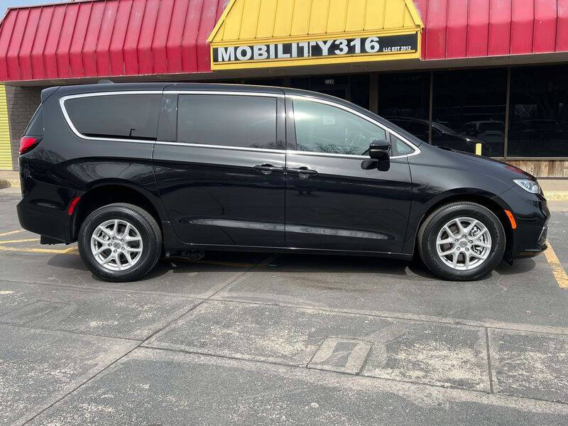 2024 Chrysler Pacifica Touring