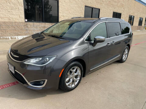 2018 Chrysler Pacifica for sale at Dream Lane Motors in Euless TX
